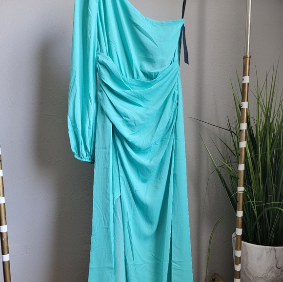 One Shoulder Gown - Picture 7 of 12